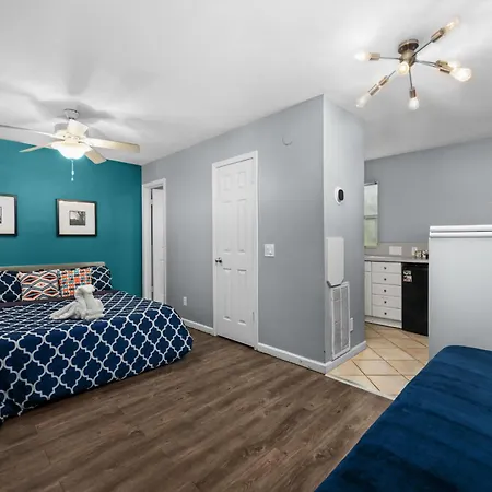 Charming Houston Studio Apt With Free Parking